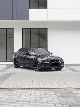 BMW  320i E90 LCI