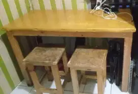 Meja ada 3 set  kondisi 95%  oke banget