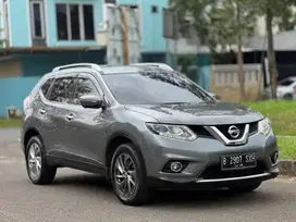 ISTIMEWA!! XTRAIL 2.5 AT 2015 ABU-ABU KM LOW: 67rb