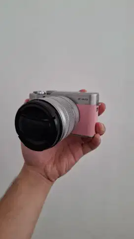 Dijual Cepat, FUJIFILM Mirrorless X-A10 (Bekas)