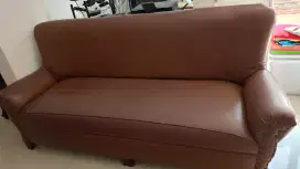 Sofa polos coklat cover sintetis