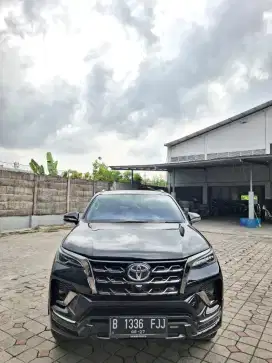 VRZ GR 2022 2.8 diesel matic. Km 75rb
