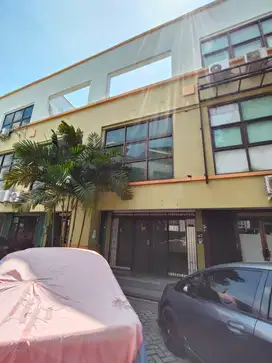 Disewakan Ruko Plaza Segi 8 Surabaya Barat