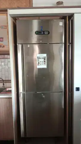 Uprihht frezzer merk Gea 2 pintu ,kondisi Normal