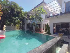 Dijual Villa Cantik Dengan Taman Indah nusa dua
