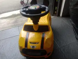 Mainan anak mobil