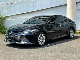 2020 Toyota Camry 2.5 V AT Hitam Km 40Rb Service Record Dp 36Jt