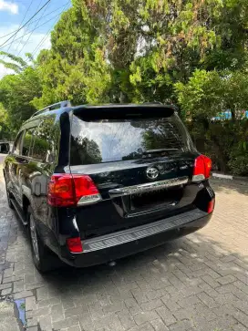 Dijual Mobil Toyota Land Cruiser UK V8