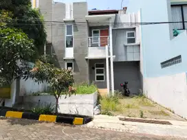Rumah Exclusive Dengan Tanah Luas Harga Terbaik Posisi Hook Siap Huni