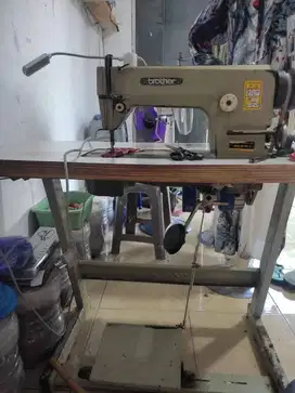 Mesin jahit Brother  Kotak, dinamo Servo + Udah pasang Lampu
