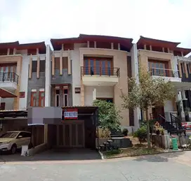 Rumah Cantik Di De Bale Pakuan Bandung Row Jalan Besar SHM 2,5Lantai