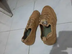 Sepatu sport import