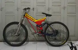Untuk Kolektor Sepeda Gunung/Downhill GIANT ATX One DH