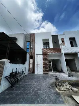 Rumah siap huni lokasi strategis dalam komplek siap huni