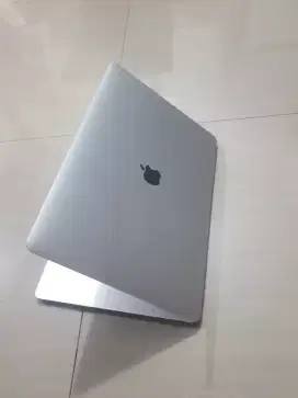 Macbook pro i7 2017 touchbar 16 256