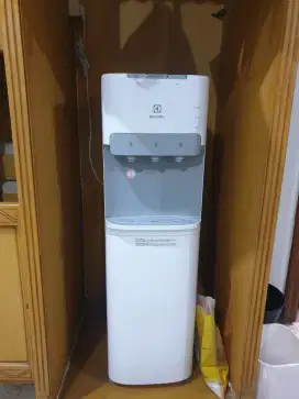 Electrolux Dispenser Air Galon Bawah
