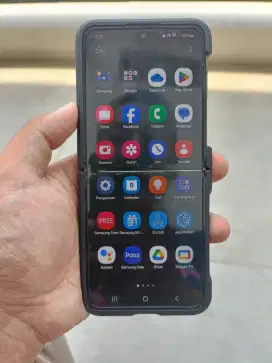 Samsung Z Flip 4 (8/512) minus