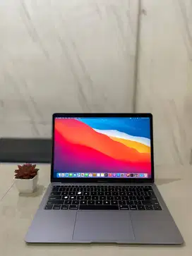 MACBOOK AIR 2018 	INTEL CORE I5 RAM 8 GB SSD 256 GB