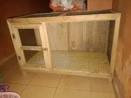 Kandang kucing kayu dan strimin