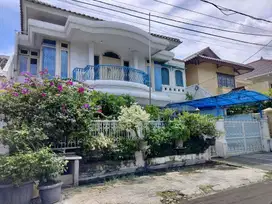 Rumah cantik dalam.kompleks.aman dan sangat tenang dan asri