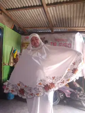 Menjual mukena bekas