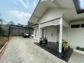 Dijual Rumah Mewah Renov Total Dengan Taman Luas Di Pejaten Barat