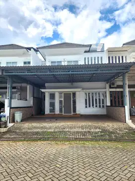 Rumah 2¼Lt 8x15 3+1KT Semi Furnish Cluster Gladiola Casa Jardin