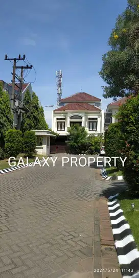JUAL RUMAH EKSLUSIF 3 LANTAI TENGAH KOTA CENTRAL PARK KLAMPIS REGENCY