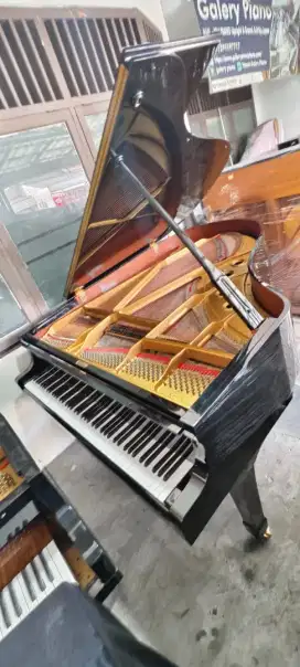 Grand Piano Yamaha C3 B Seri gold Pleate tinggi