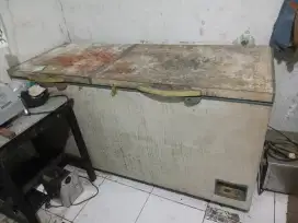 Freezer box 600L