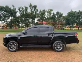 Dijual mobil Mitsubishi Triton Exceed