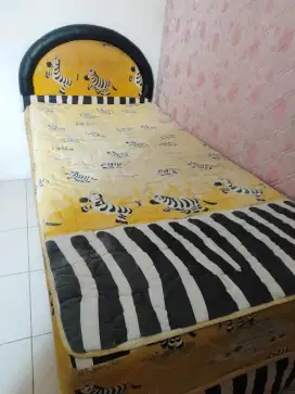 Tempat Tidur Merk COMFORTA Atas Bawah