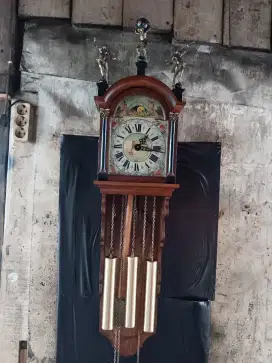 Jam frist clock mount phase
