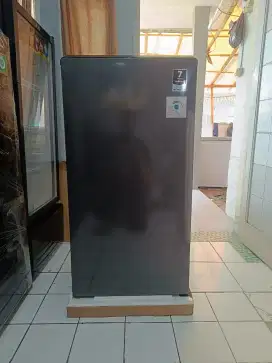 Aqua aqr-d185 kulkas satu pintu 150 liter xdisplay toko
