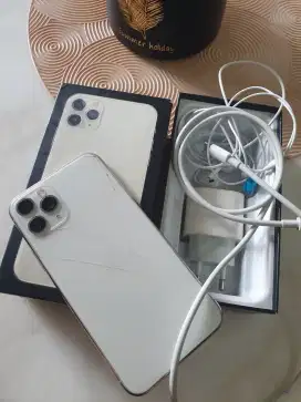 Iphone 11 pro 64gb all operator minus backdoor sama kaca lcd retak