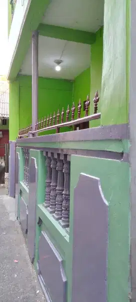 RUMAH DI KONTRAKAN 2 LANTAI JAKARTA TIMUR