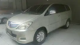 Toyota Kijang Innova Bensin 2000 cc tipe V AT tahun 2010