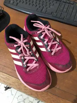 Preloved Sepatu Running Wanita Adidas Ori