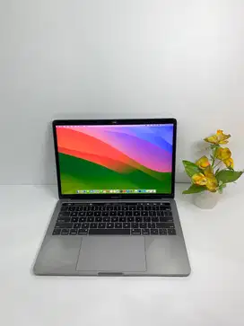 MacBook Pro 2018 Core i7 (13.3-inch, Four Thinderbolt 3 Ports