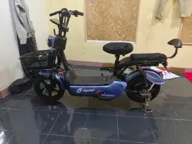 Sepeda listrik merk infiniti normal