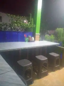 Meja makan 5buah dan kursi 7buah