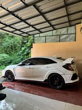 Honda civic hatchback 2018 putih modif type r