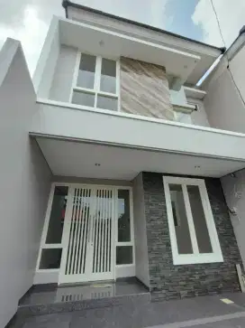 Baru Gress rumah 2lantai di Manyar Tirtoyoso Selatan