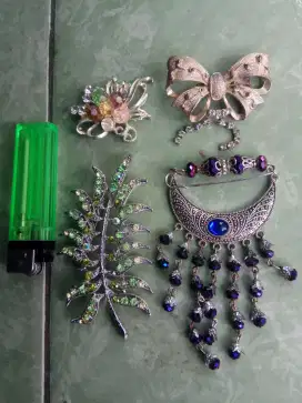 Bross baju vintage wanita