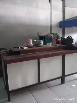 Meja bar warkop dan lemari gantung