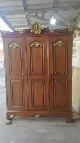 Lemari pakaian 3 pintu kerang kayu jati asli