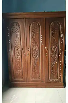 Lemari pakaian 3 pintu kayu jati tua asli