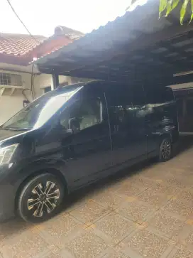 Toyota Hiace Premio Luxury