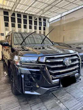 Toyota Land Cruiser 200 VX 2013. ISTIMEWA