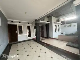 Dijual Rumah 1 1/2 Lantai di dalam Cluster Kota Harapan Indah, Bekasi